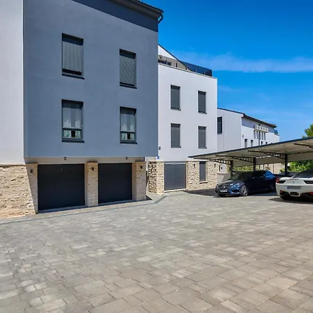 2 Bedroom Amazing In Liznjan