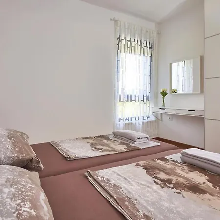 2 Bedroom Amazing In * Liznjan