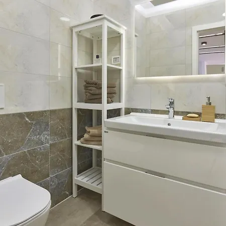 2 Bedroom Amazing In Apartment Liznjan