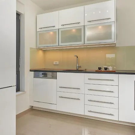 2 Bedroom Amazing In Apartment Liznjan